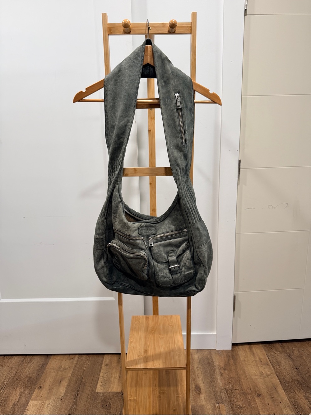 LIEBESKIND MAB Leather Shoulder Bag in GREY LEATHER